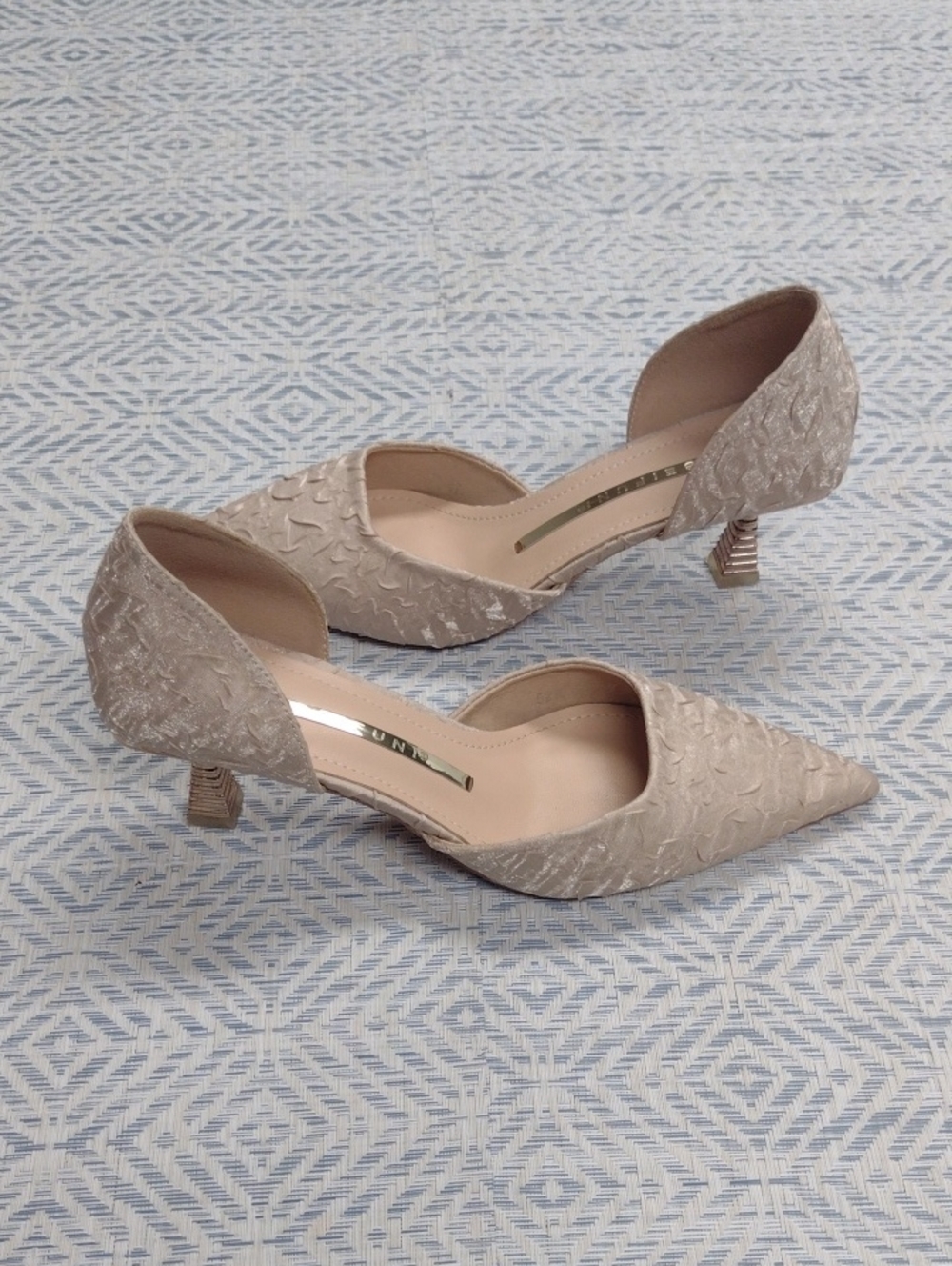 Textured Cream D'Orsay Pointed Kitten Heels Size 7